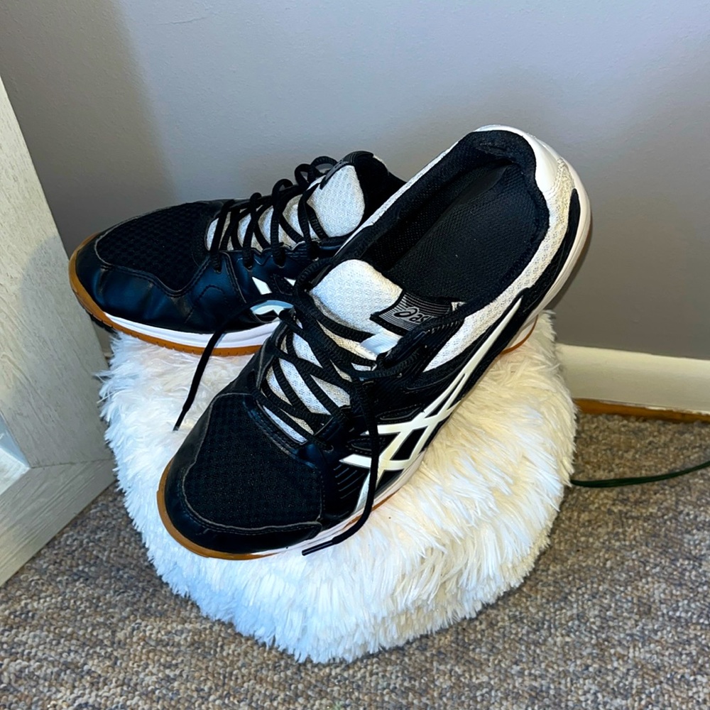 ASICS volleyball women size 11.